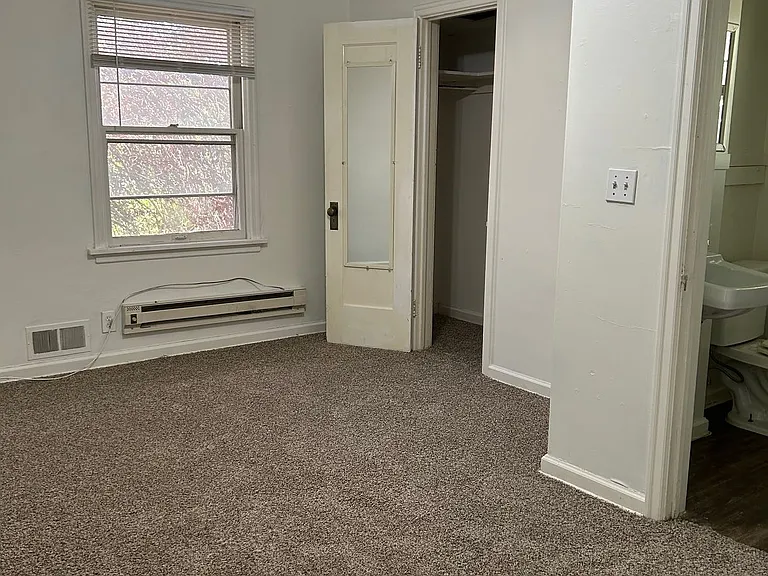 Apartments available in a highly desirable University District location! — Photo 25