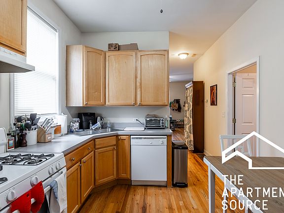 4th image of 852 W Buckingham Pl Rear 1