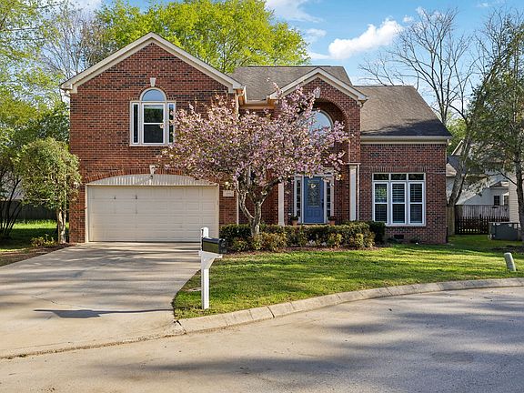 3rd image of 709 Shadowlawn Ct