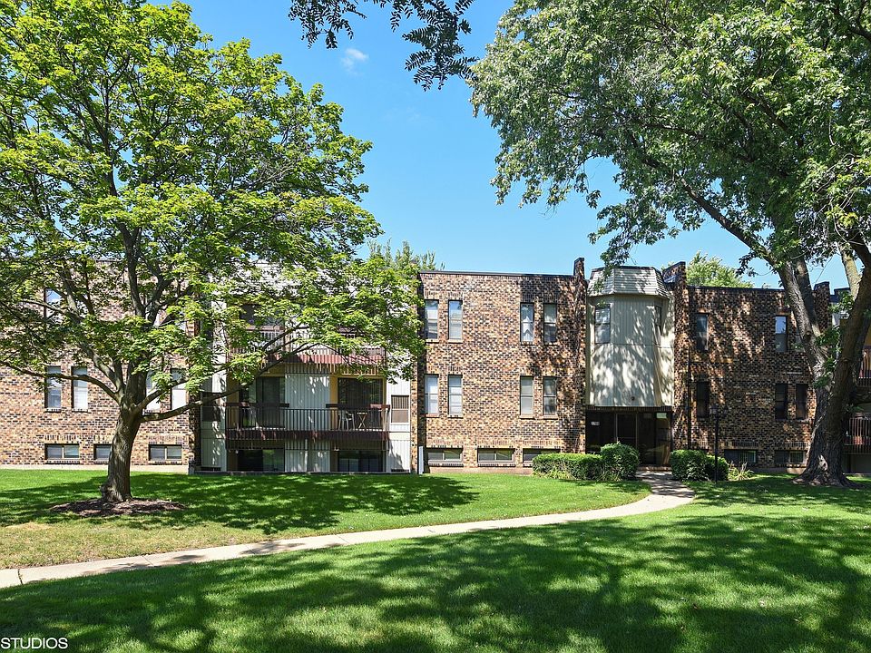 1st image of 2208 Country Club Dr APT 24