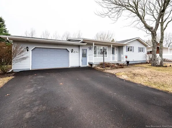 56 Yvon St, Saint Antoine, NB E4V 1L1