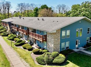 300 Opatrny Dr APT 130, Fox River Grove, IL 60021