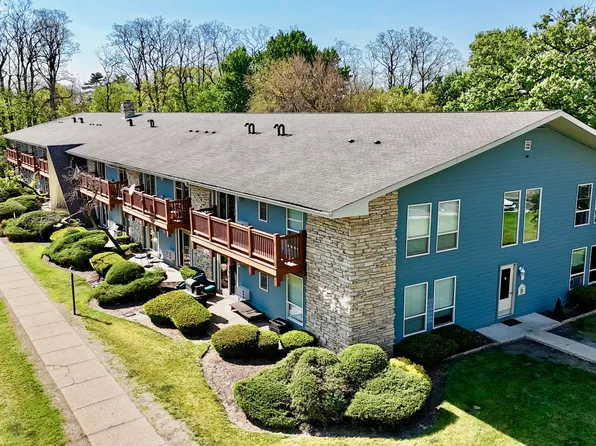 300 Opatrny Dr APT 130, Fox River Grove, IL 60021