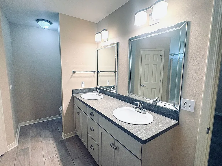 10621 Creek Ridge Dr — Photo 13