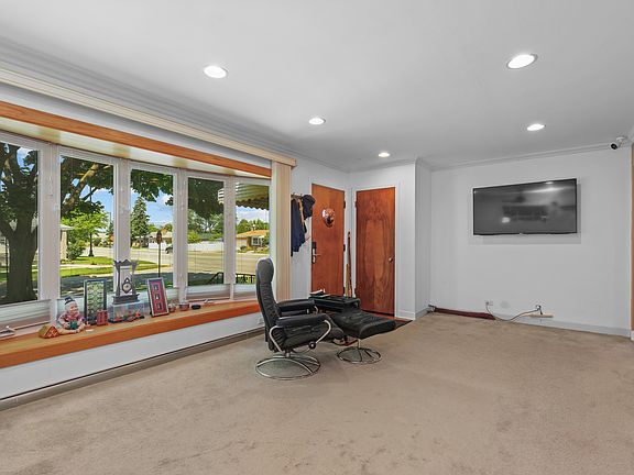 5th image of 7555 N Neva Ave