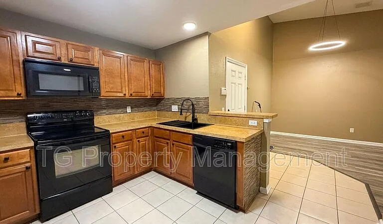3610 Kirkpatrick Cir #16 — Photo 2