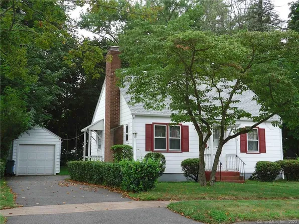 32 Salem Road, Manchester, CT 06040