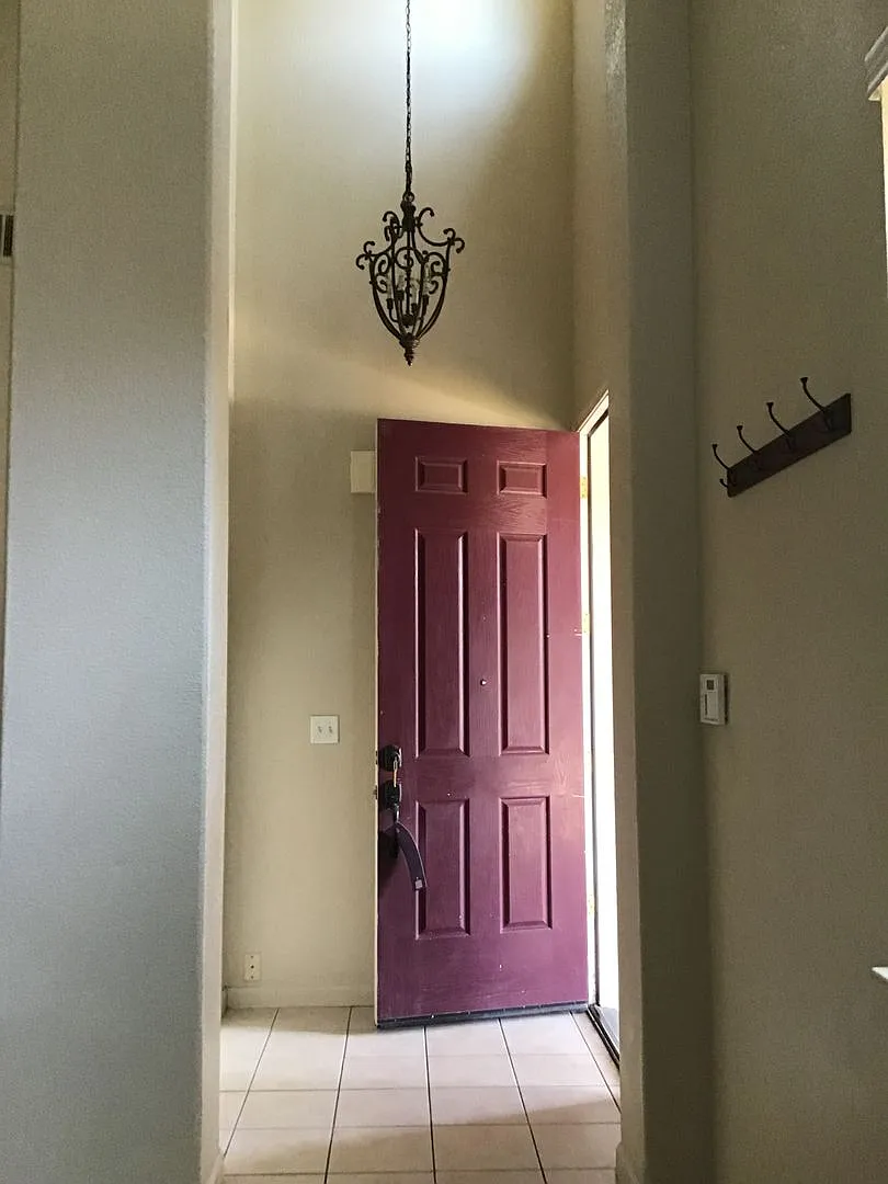 Beautiful 2 Story 4 Bedroom Home — Photo 3