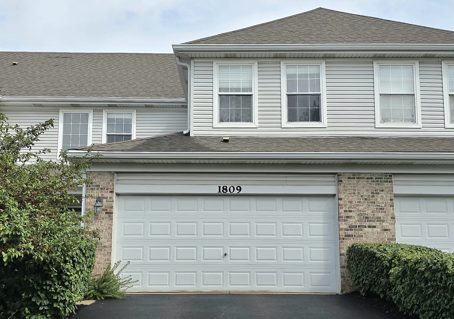 2 bed, 2.5 bath, 1552 sqft, $2,700 — Photo 1