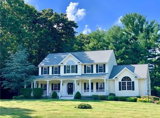 7 Deer Run Trl, Johnston, RI 02919