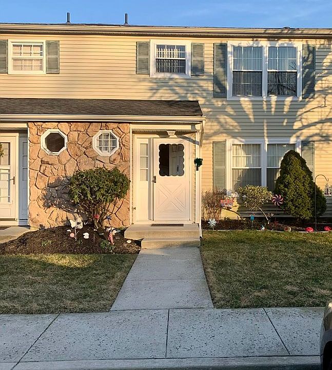 3 Bedrooms/ 2.5 Baths 