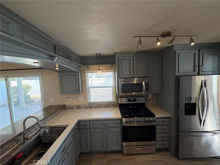 28561 Foxboro Ln — Photo 6