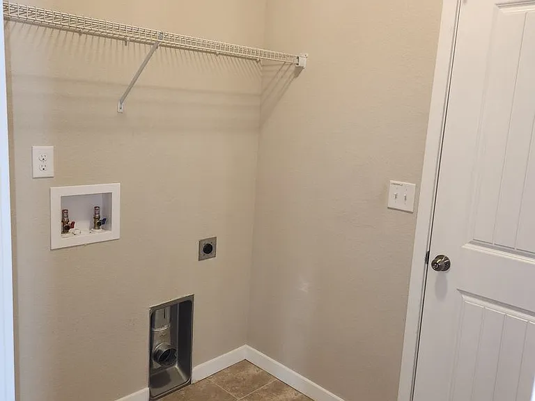 1647 Grand Overlook St — Photo 18