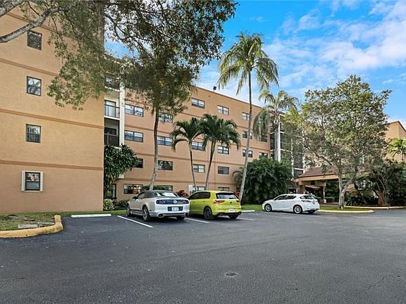 4th image of 701 NW 19th St APT 206