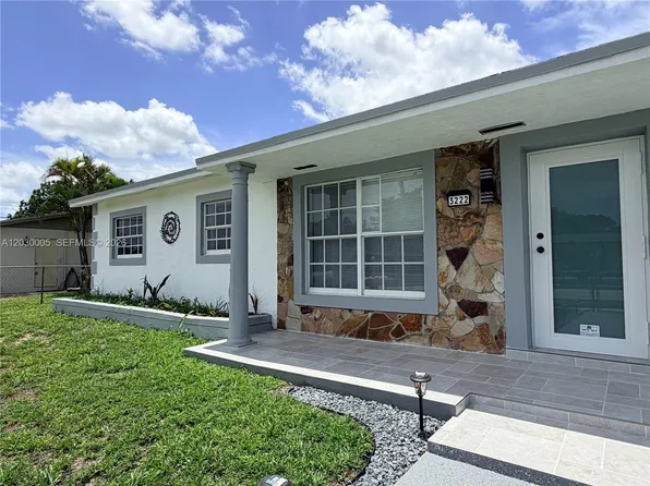 3222 NW 182nd St, Miami Gardens, FL 33056