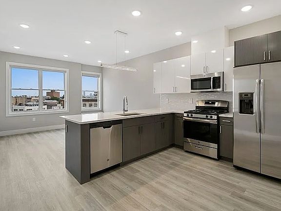 4th image of 515 32nd St #402