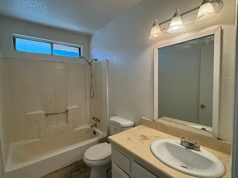 818 Wallace St — Photo 8
