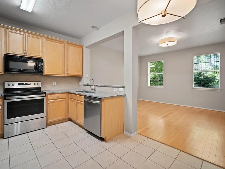 4028 Kyndra Cir — Photo 6
