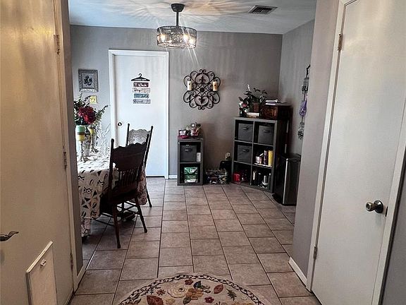 3rd image of 8210 Twin Tree Ln