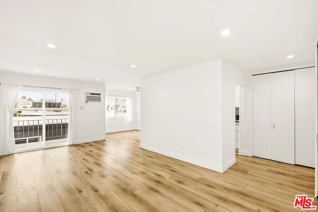 2 bed, 2.0 bath, 1075 sqft, $3,250 — Photo 3