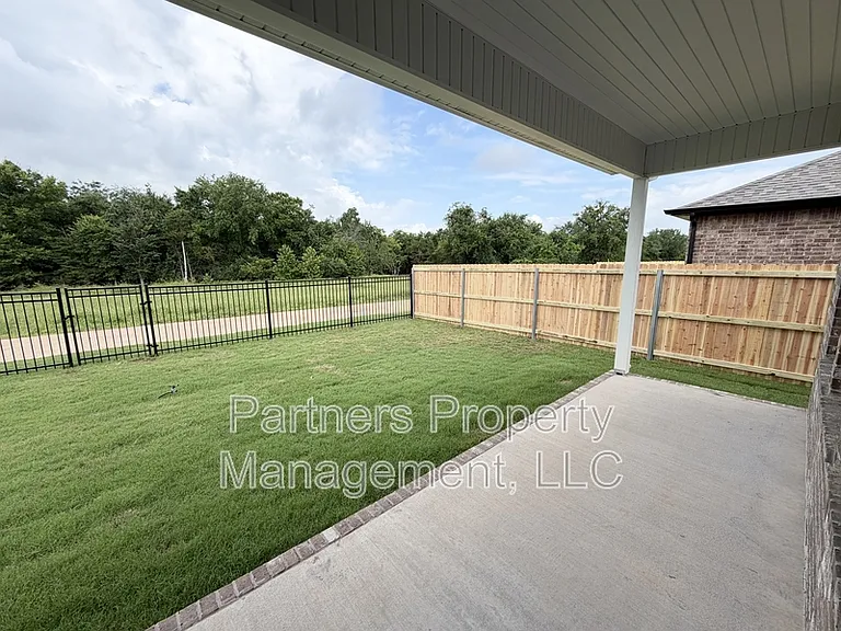 537 S Neon Ave — Photo 23