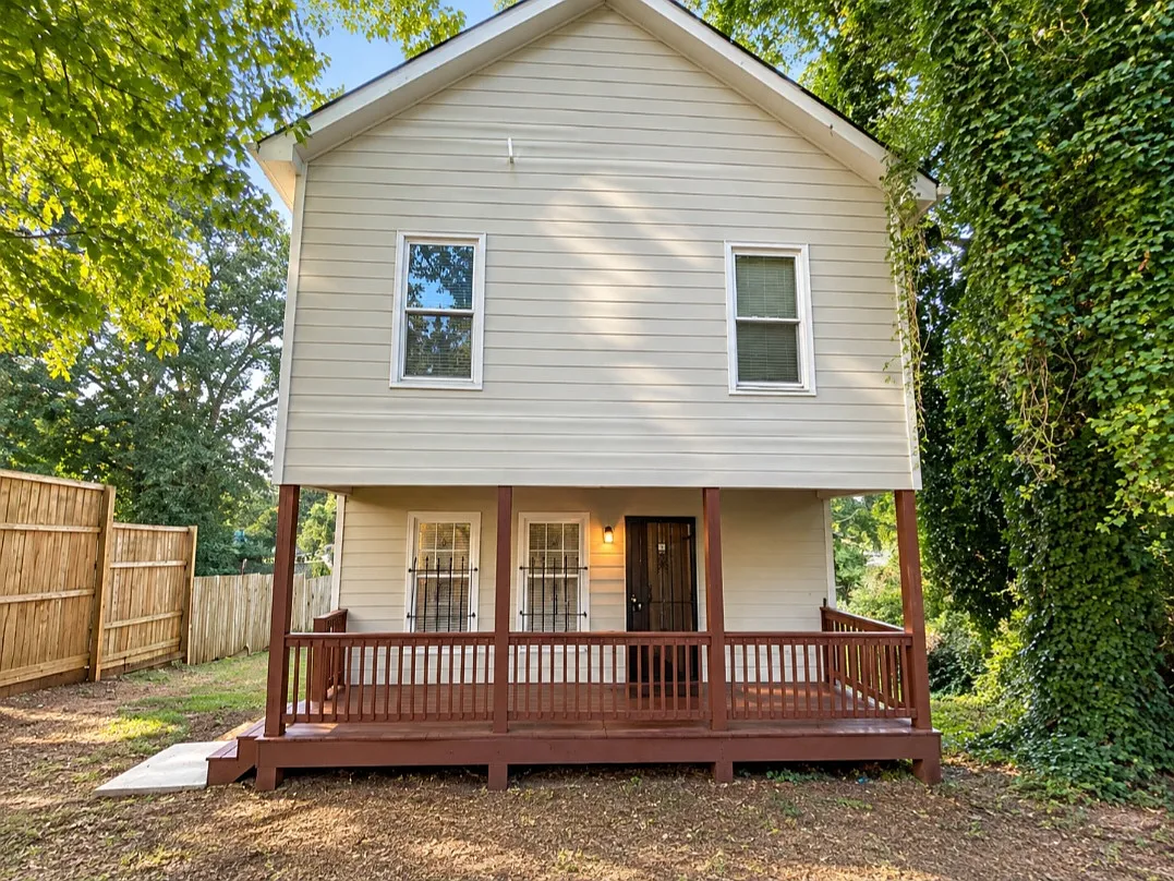 1886 E Farris Ave — Photo 2