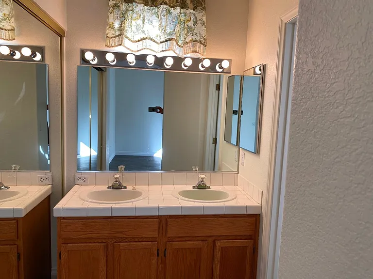 8029 Sierra Largo Dr — Photo 32