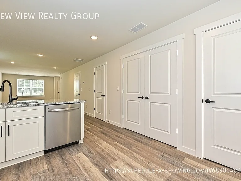 502 12th Ave NE — Photo 11