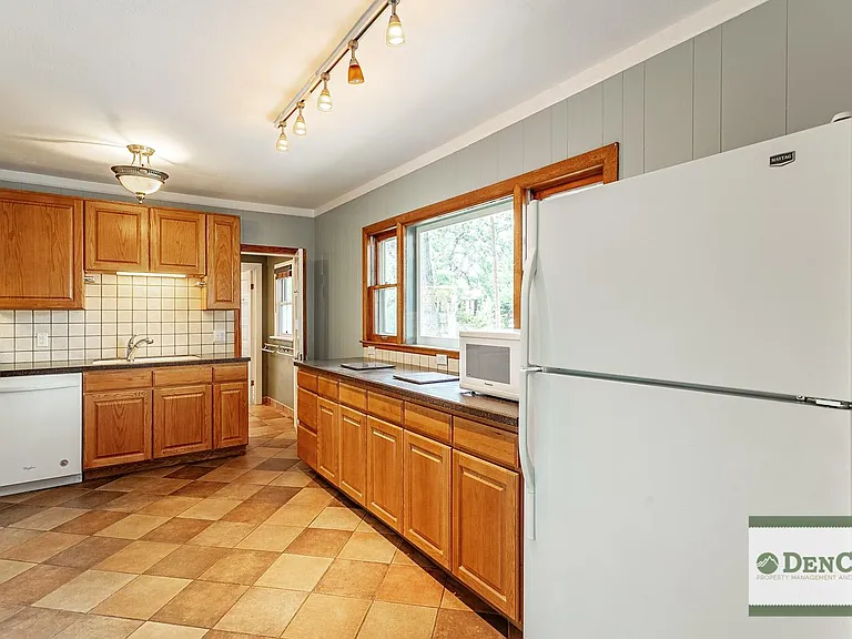 1402 S York St — Photo 10