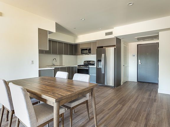 2nd image of 1450 S Barrington Ave #Penthouse 5-4