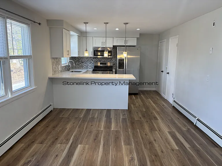 321 Budlong Rd — Photo 8