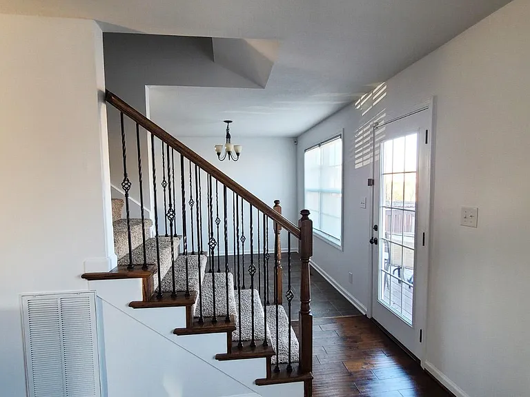 982 Dwight Eisenhower Way — Photo 12