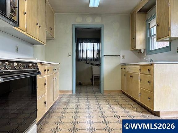 2nd image of 2690 Englewood Ave NE