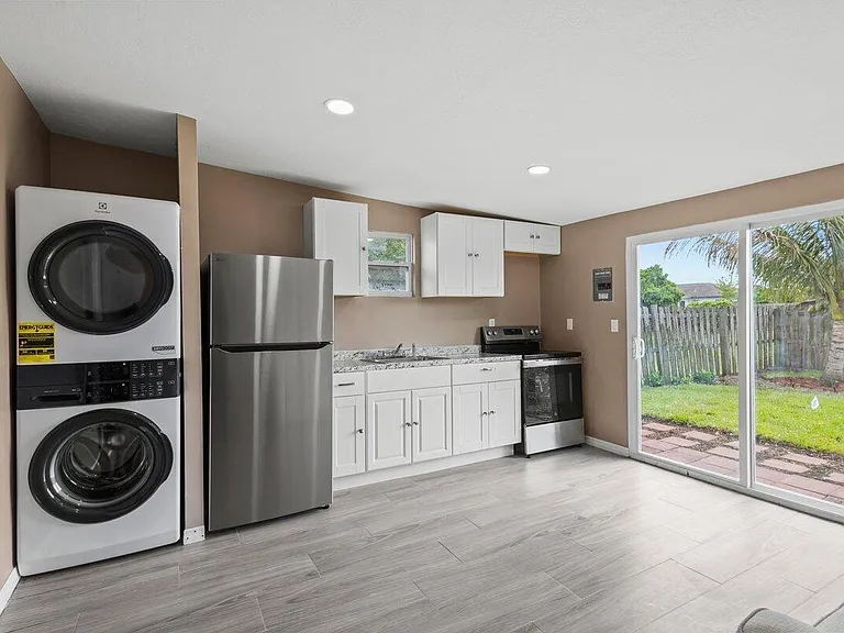 4557 SW Athena Dr — Photo 16