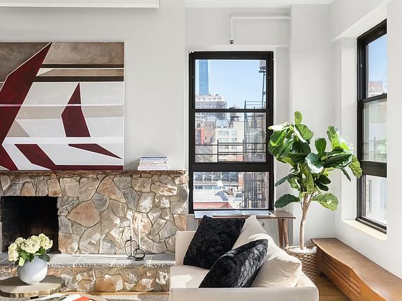 3rd image of 148 W 23rd St APT 11A