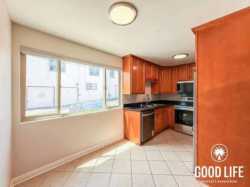 2 bed, 1.5 bath, 948 sqft, $3,400 — Photo 3