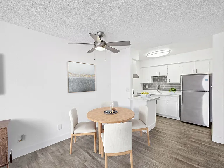 Studio - Dining area