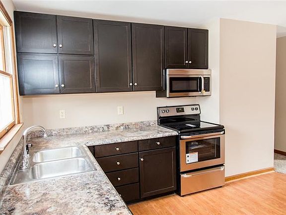 3rd image of 102 Kelley Dr