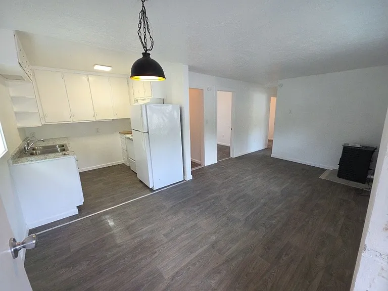 13451 Lakeshore Dr — Photo 19
