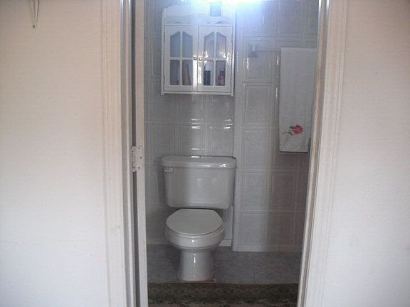 4th image of 408 Medina St