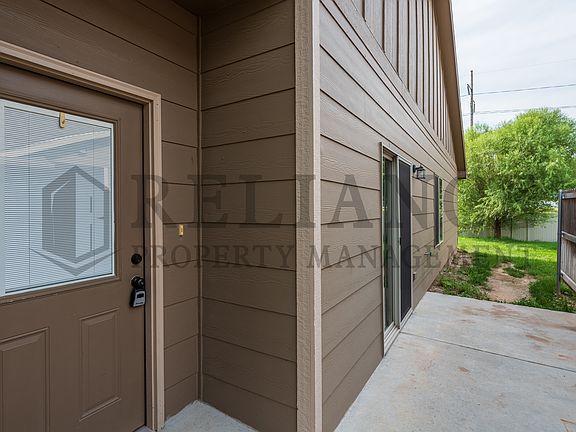 3rd image of 927 W Onewood Pl