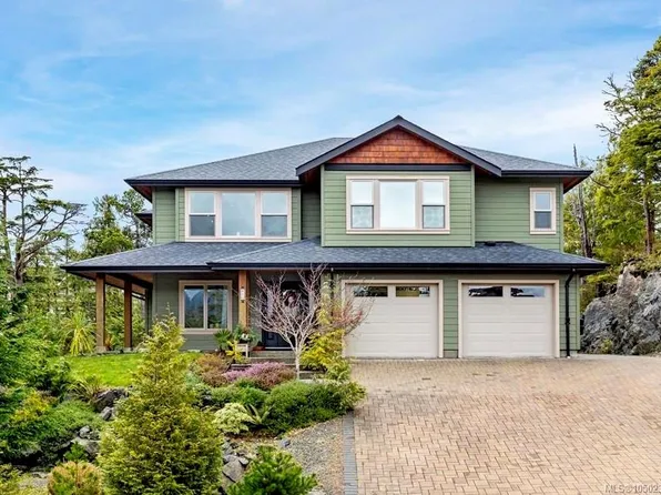 850 Lorne White Pl, Ucluelet, BC V0R 3A0