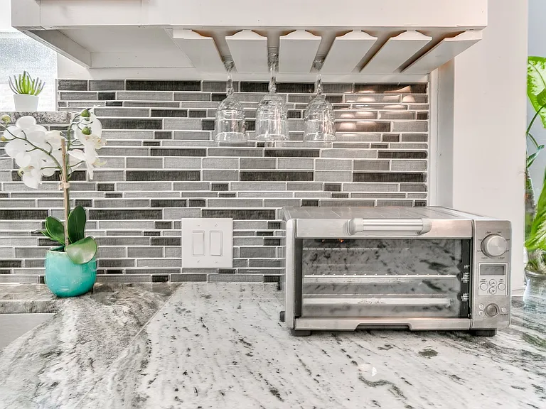 619 E Frank St — Photo 31