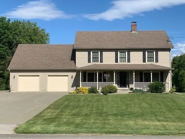 25 Constitution Avenue, Hampden, ME 04444