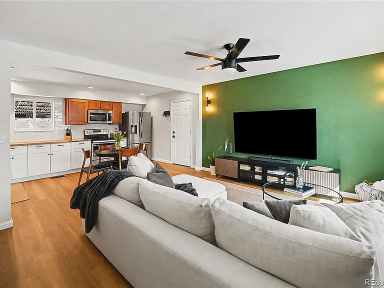8207 High St — Photo 4