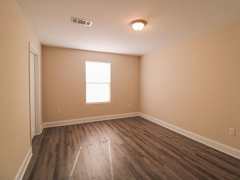 140 Meadows Ln — Photo 12