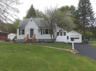 18 Englehart Dr, Glenville, NY 12302