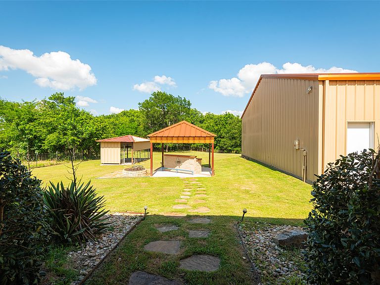 Listing photo 5