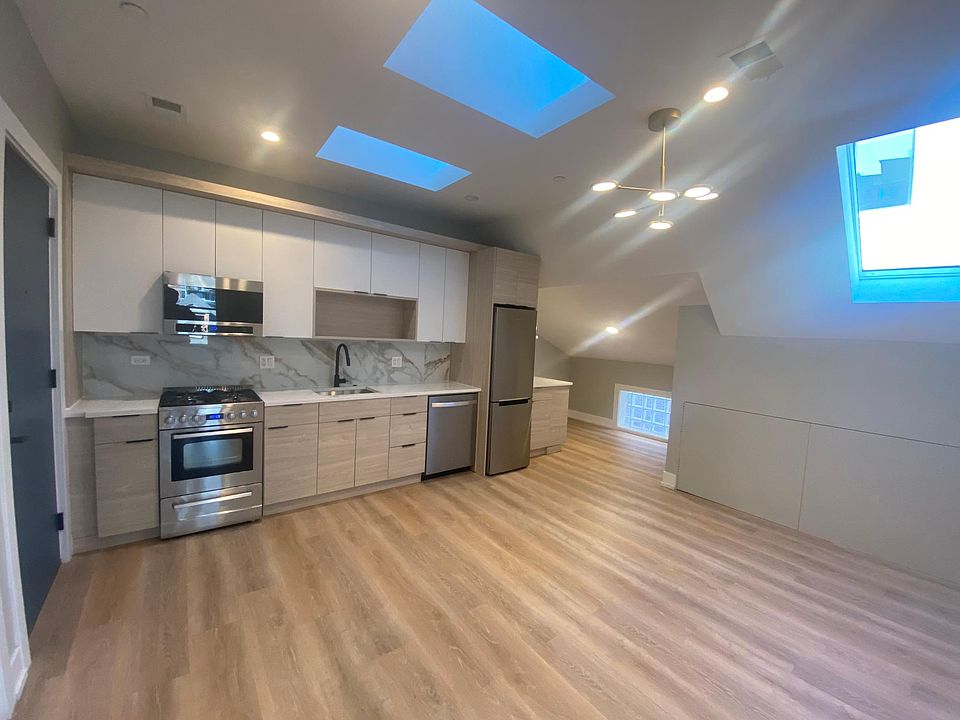 1st image of 448 W Barry Ave #303