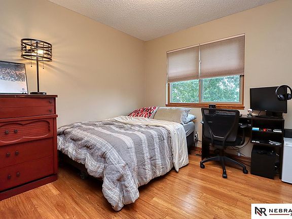 4th image of 1565 Cedar Crest Dr